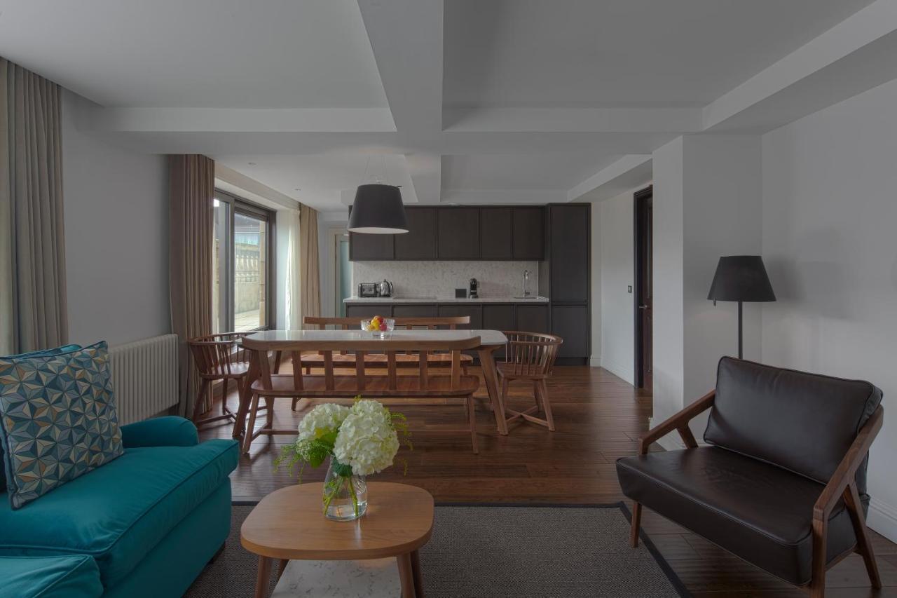 Aparthotel Cheval The Edinburgh Grand Esterno foto The interior of a typical apartment