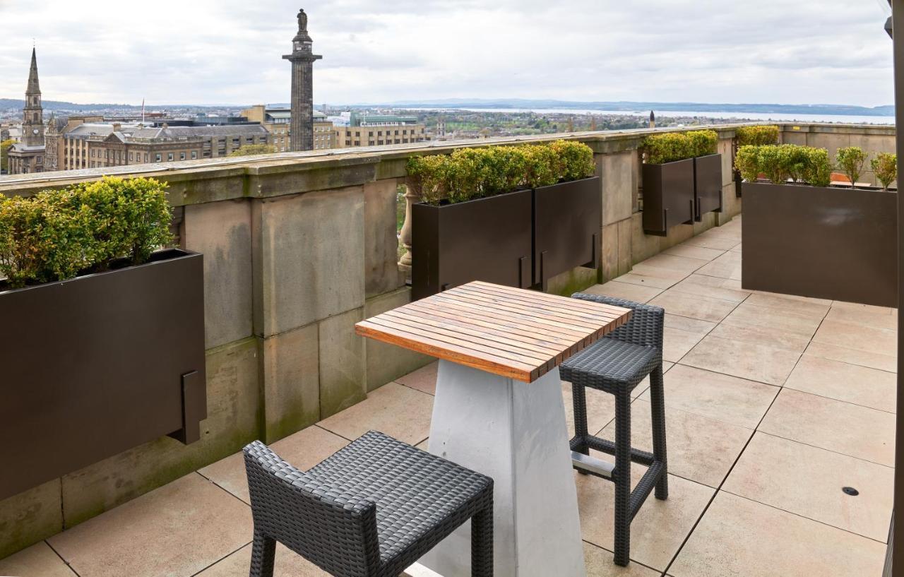 Aparthotel Cheval The Edinburgh Grand Esterno foto The rooftop terrace at the Edinburgh Marriott Hotel