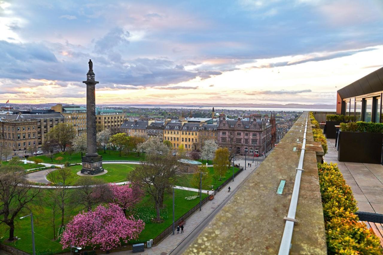 Aparthotel Cheval The Edinburgh Grand Esterno foto The view from the rooftop of the Edinburgh Academy