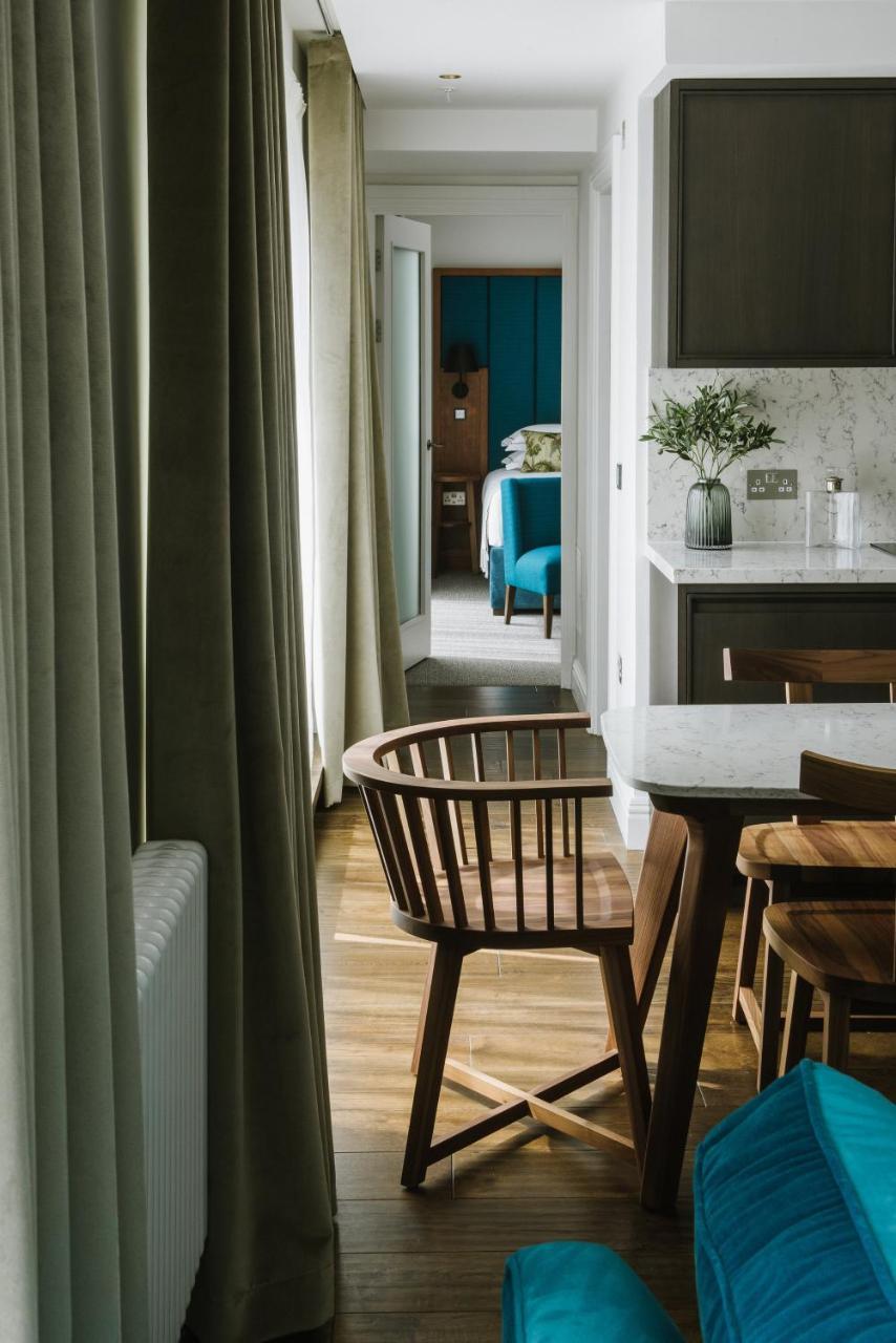 Aparthotel Cheval The Edinburgh Grand Esterno foto Interior of a suite at The Ivy Collection
